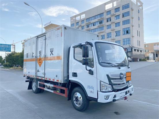 福田2轴爆破器材运输车