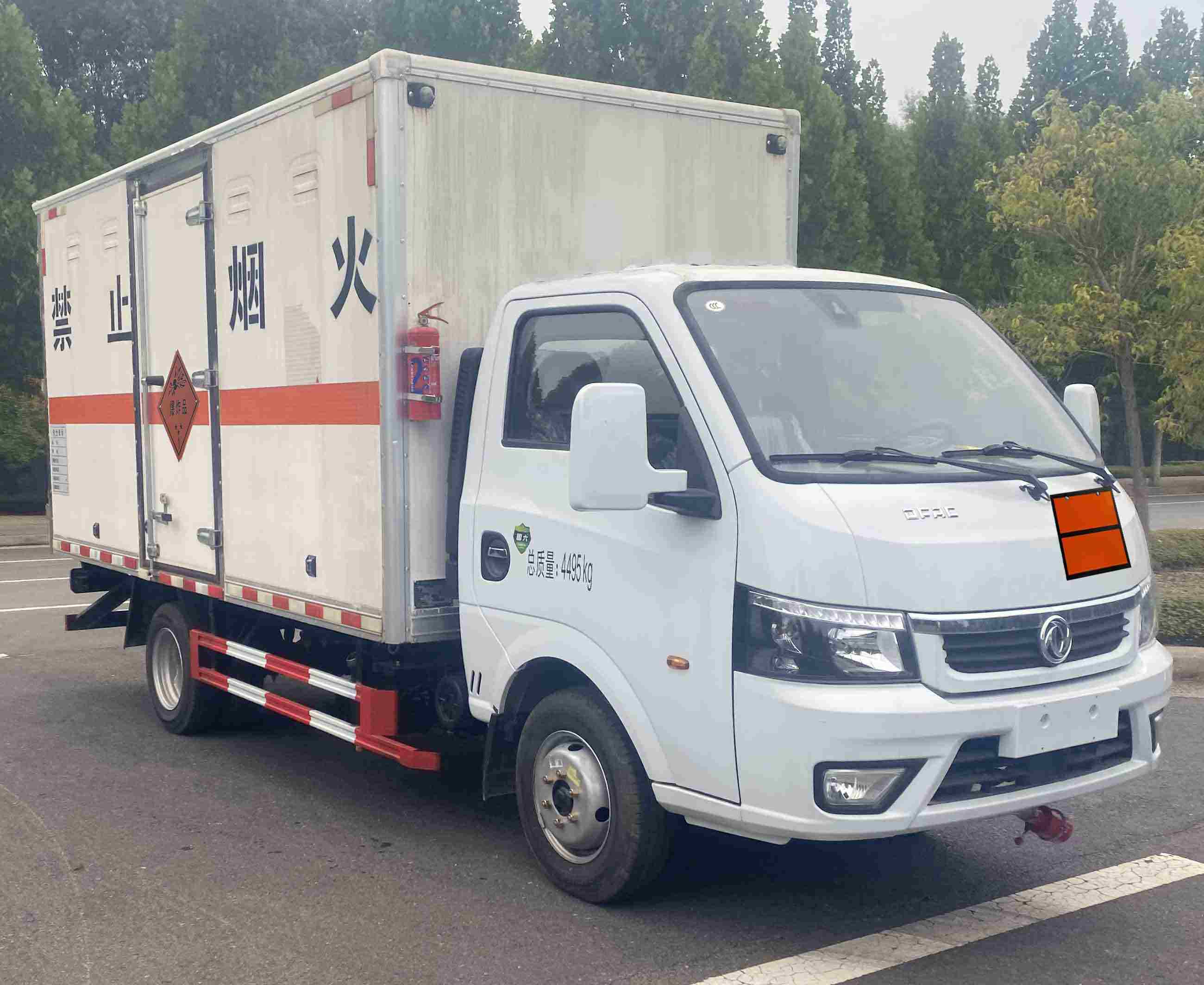 东风2轴爆破器材运输车