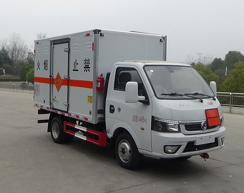 东风2轴爆破器材运输车