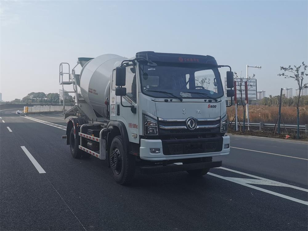 东风3.99方混凝土搅拌运输车
