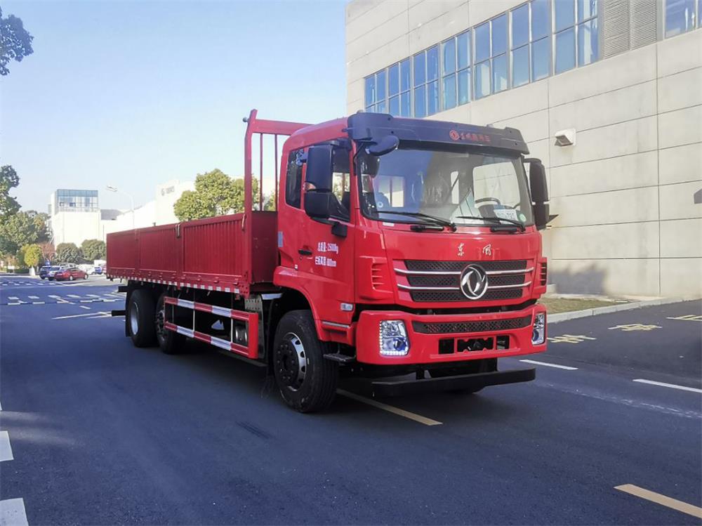 东风3轴载货汽车