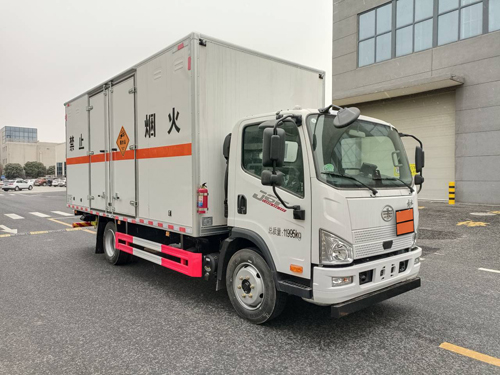 解放2轴爆破器材运输车