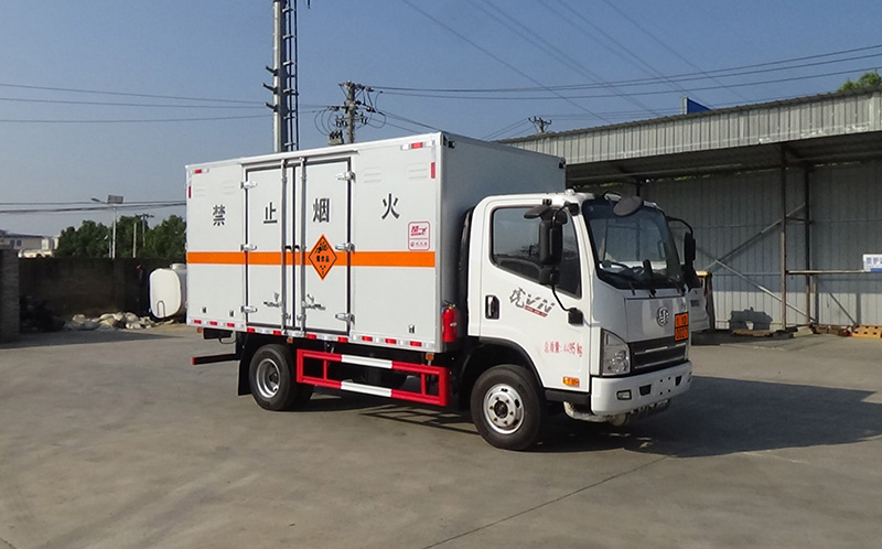解放2轴爆破器材运输车