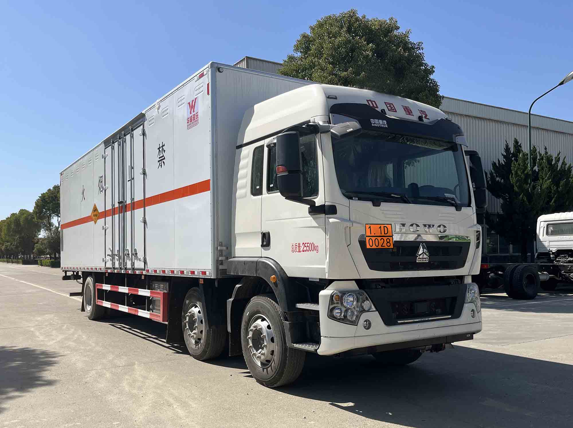 重汽3轴爆破器材运输车