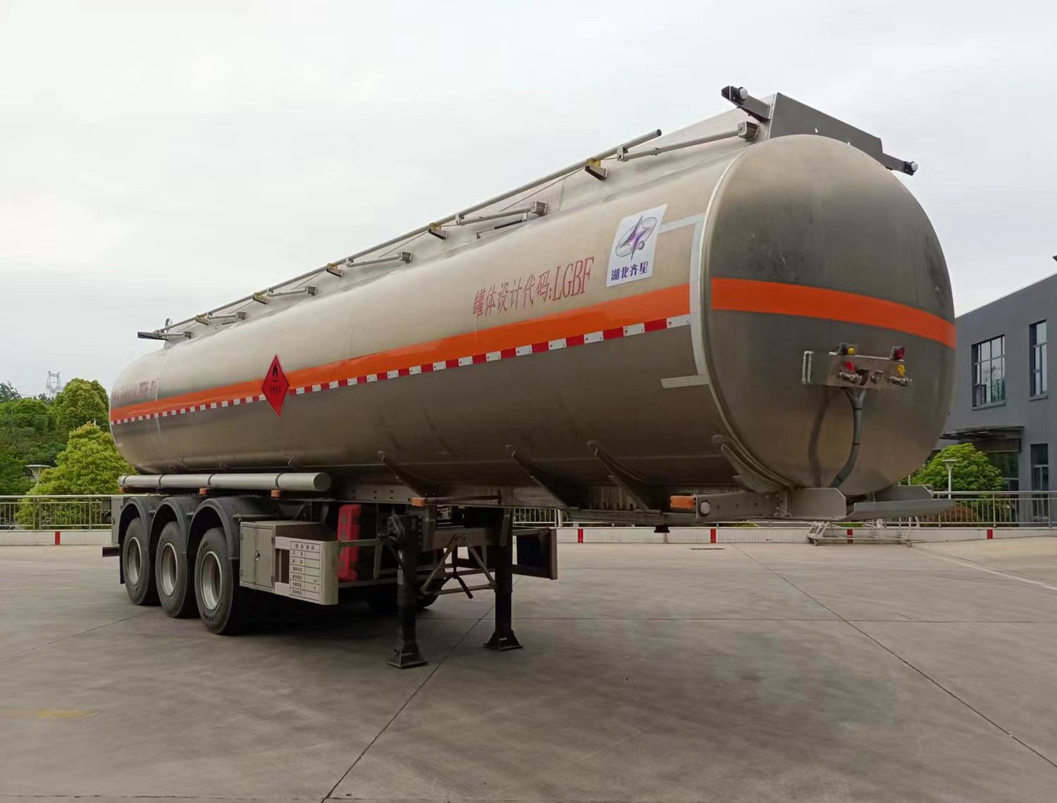 43.9方易燃液体罐式运输半挂车