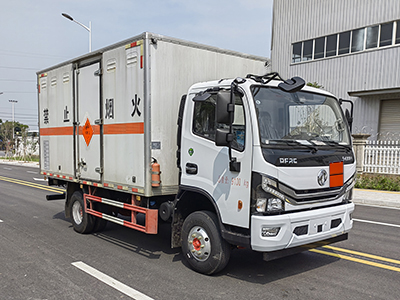 东风2轴爆破器材运输车
