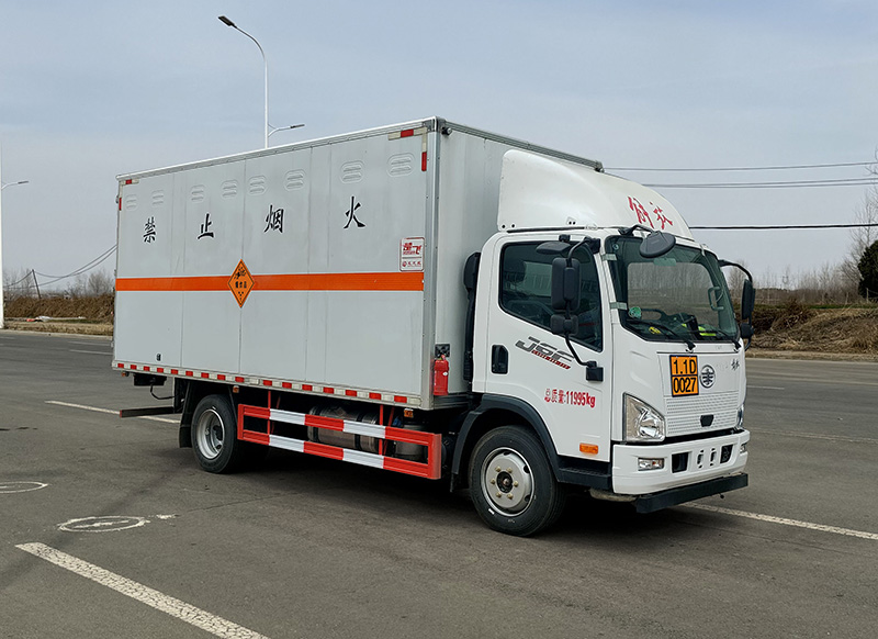 解放2轴爆破器材运输车