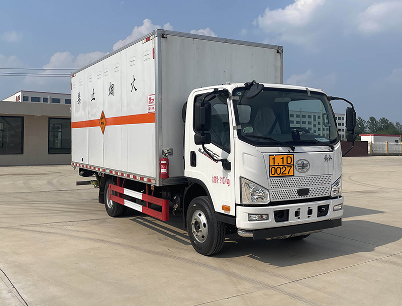 解放2轴爆破器材运输车