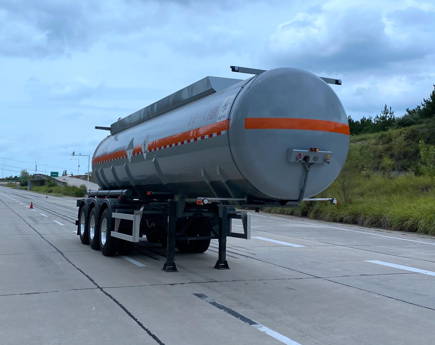33.1方杂项危险物品罐式运输半挂车
