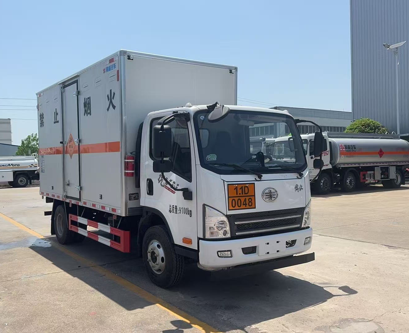 解放2轴爆破器材运输车