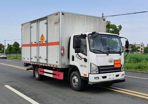 解放2轴爆破器材运输车