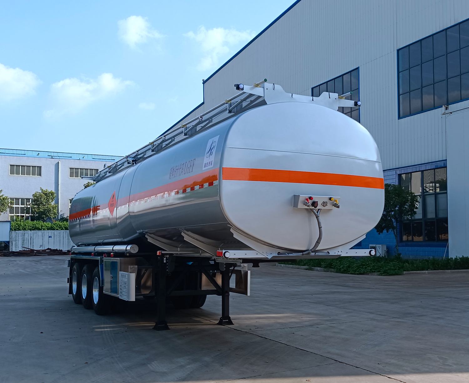 44.66方运油半挂车