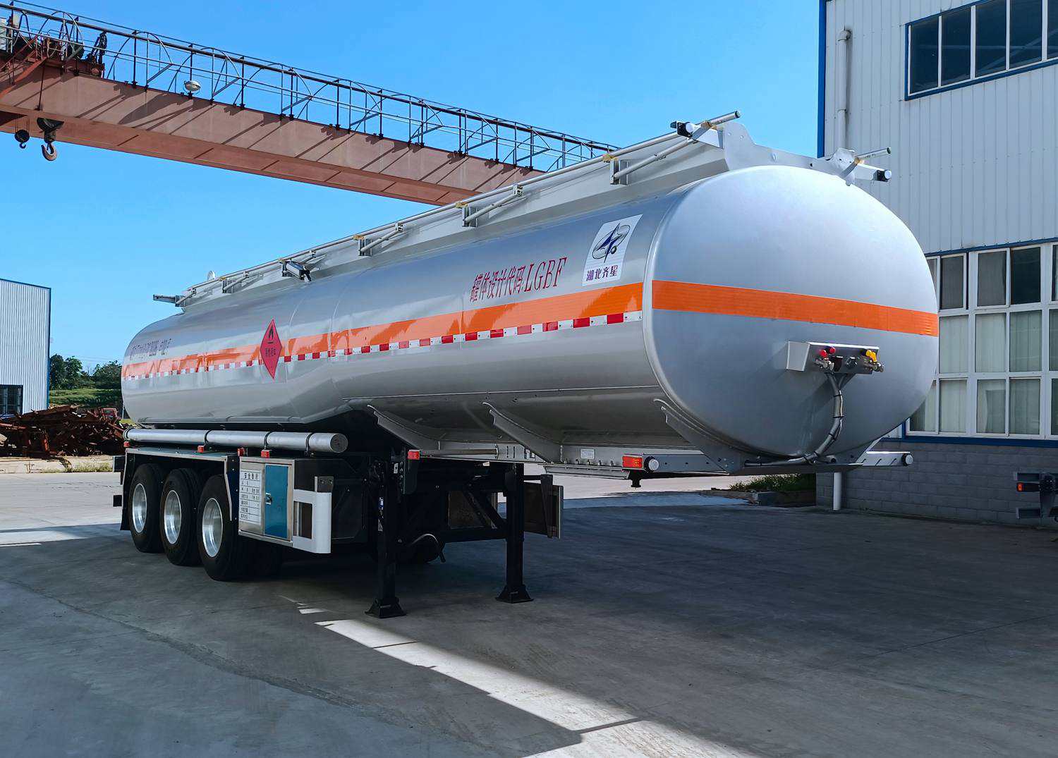 38方运油半挂车