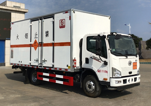 解放2轴爆破器材运输车