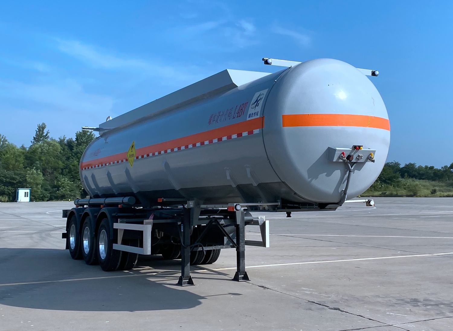 32方氧化性物品罐式运输半挂车