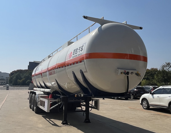 40.74方易燃液体罐式运输半挂车