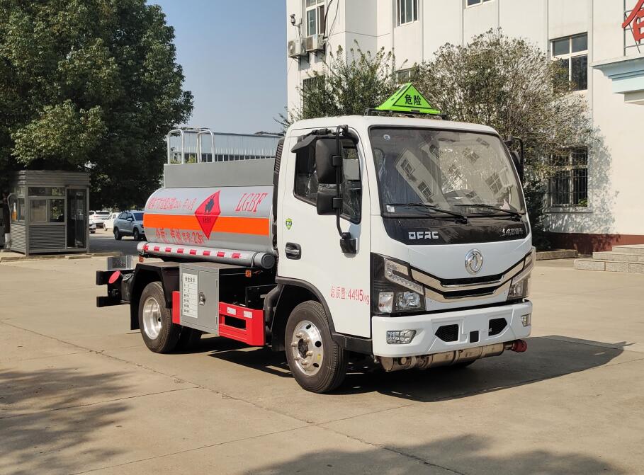 东风2.3方加油车