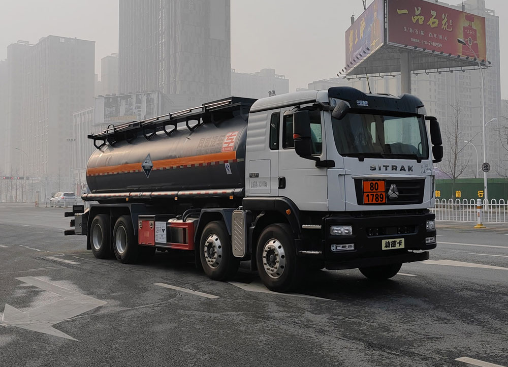 重汽19.1方腐蚀性物品罐式运输车