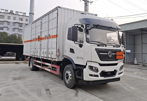 东风2轴爆破器材运输车