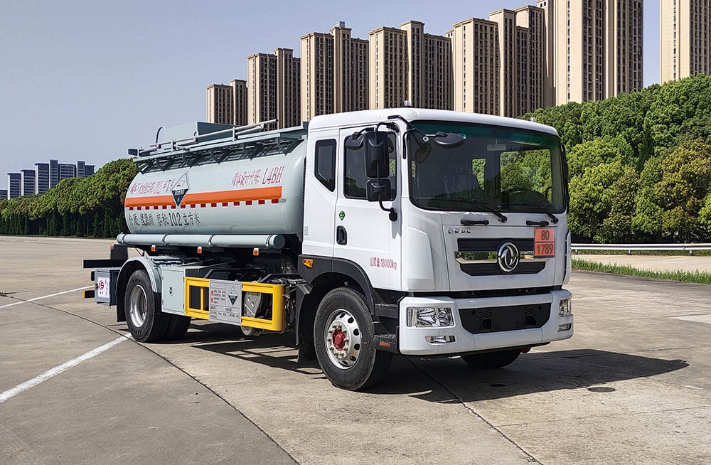东风10.2方腐蚀性物品罐式运输车