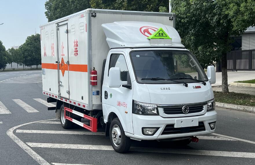 东风2轴爆破器材运输车