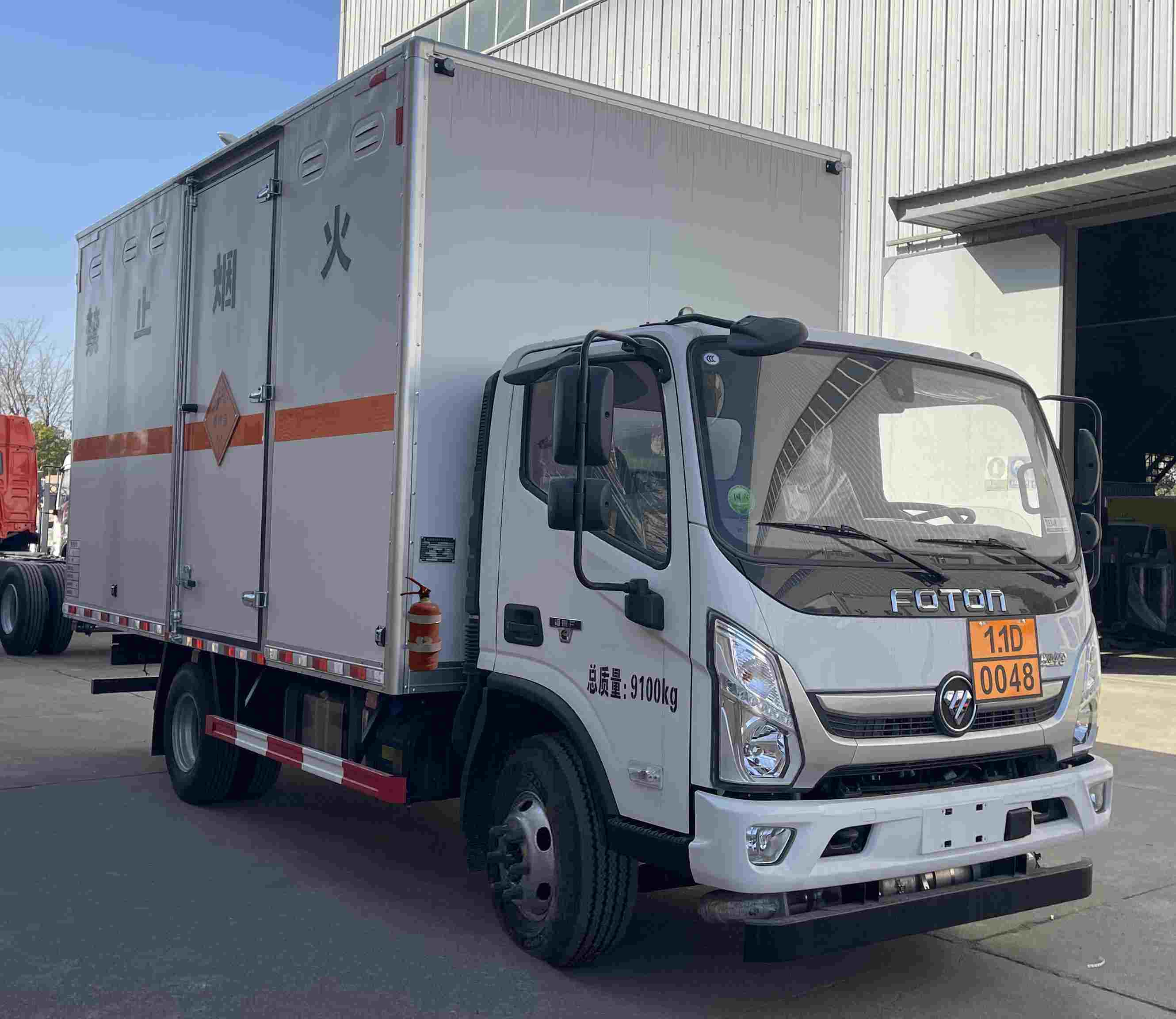 福田2轴爆破器材运输车