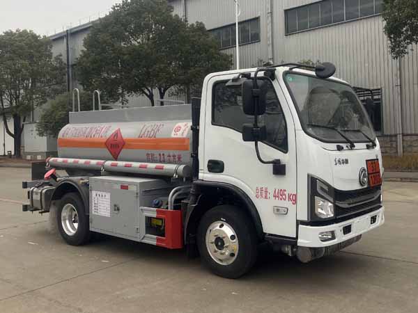 东风2.3方加油车