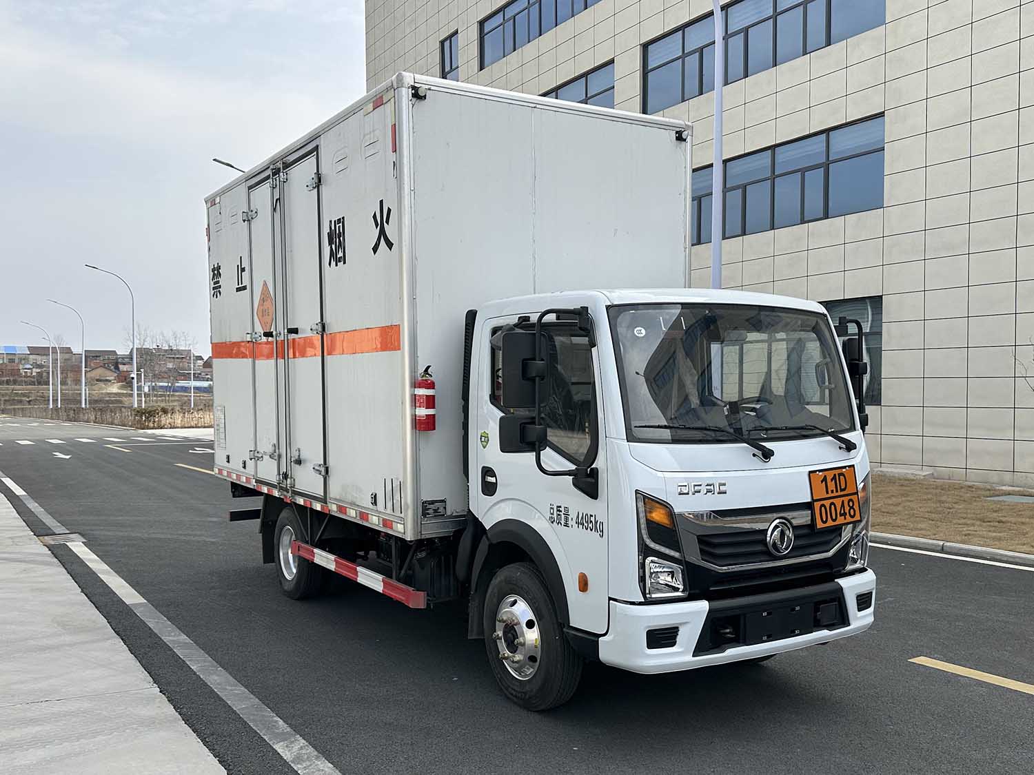 东风2轴爆破器材运输车