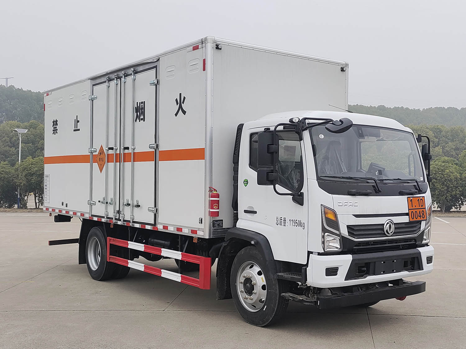 东风2轴爆破器材运输车