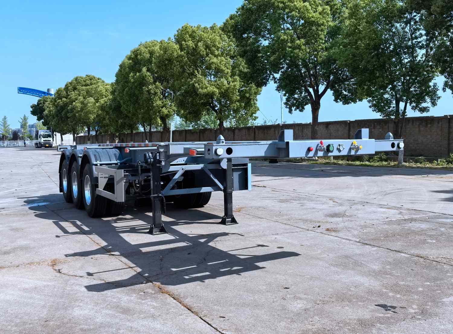 3轴危险品罐箱骨架运输半挂车