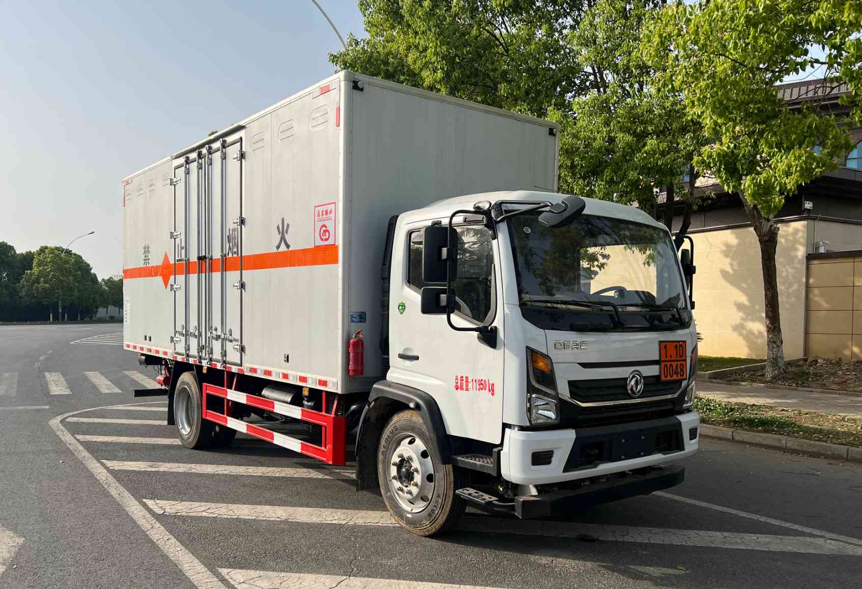 东风2轴爆破器材运输车