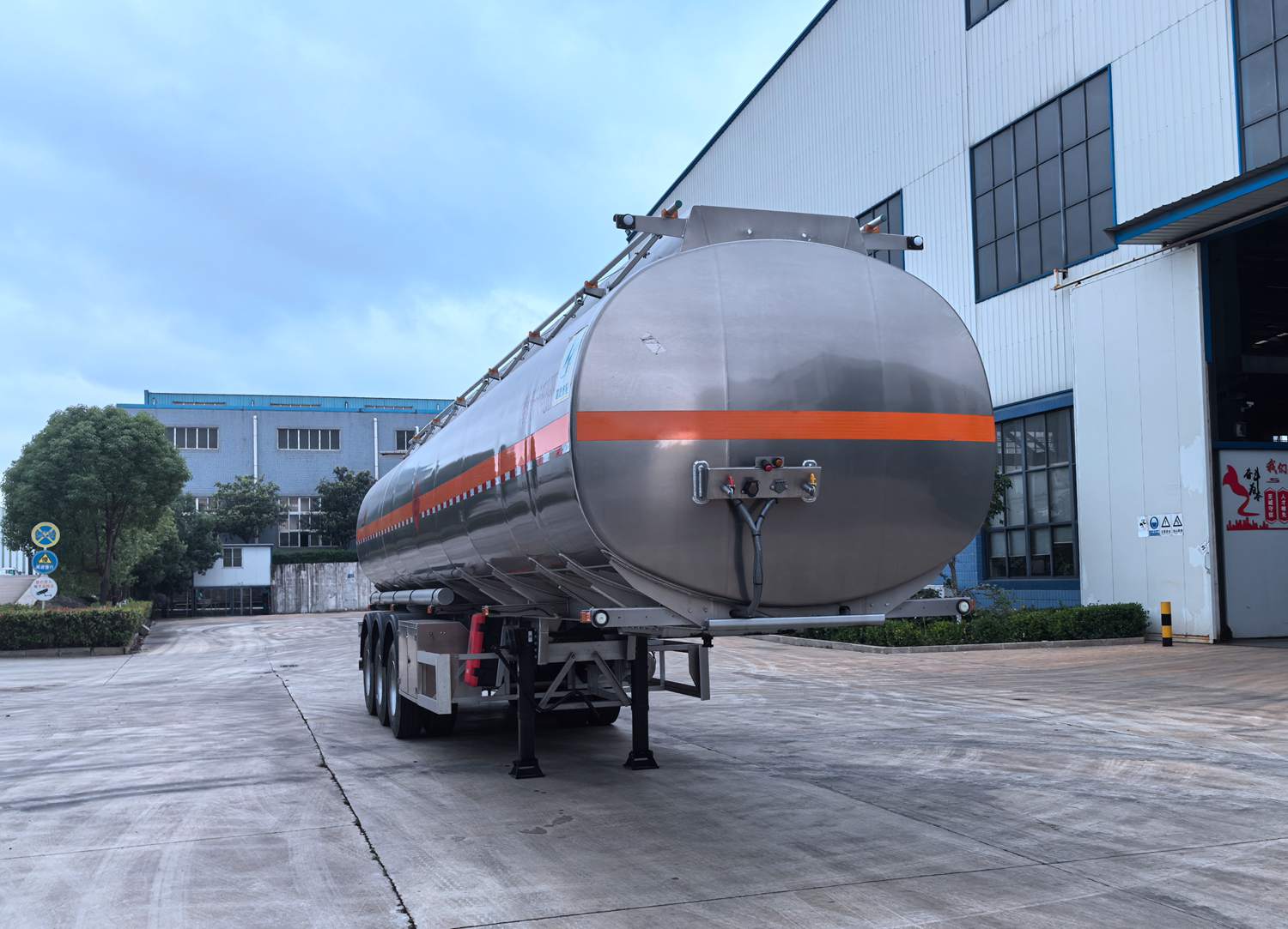 43方铝合金运油半挂车
