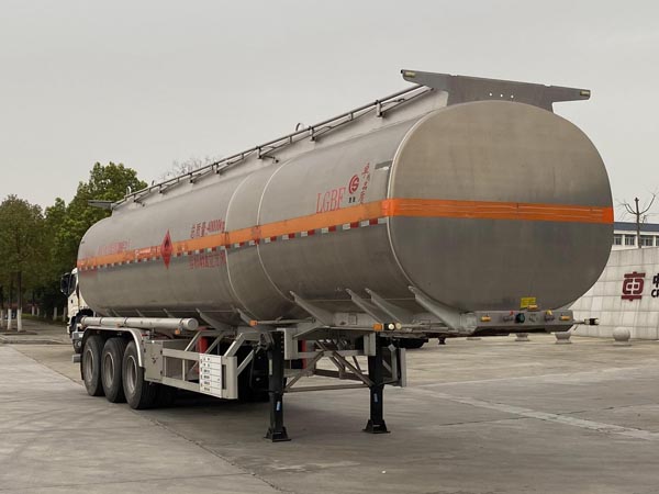 41.8方铝合金运油半挂车