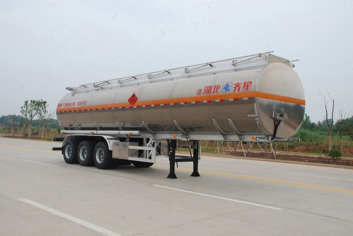 46方铝合金运油半挂车