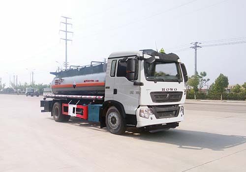 重汽8.1方腐蚀性物品罐式运输车