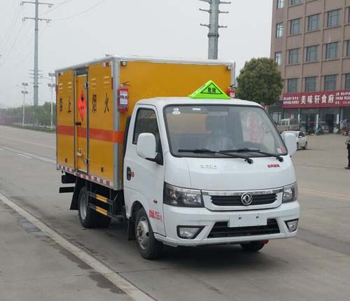 东风2轴易燃液体厢式运输车