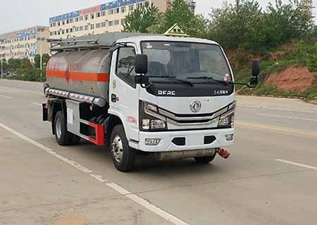 东风4.5方加油车
