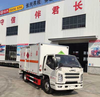 江铃2轴易燃液体厢式运输车