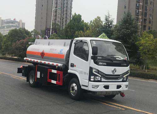 东风4.35方加油车