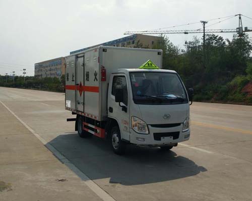 2轴易燃液体厢式运输车