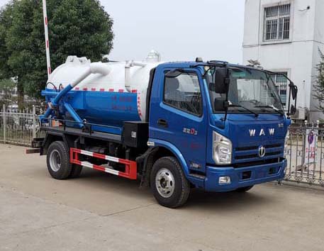 飞碟4.35方吸污车