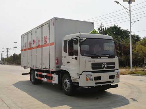 东风2轴易燃液体厢式运输车