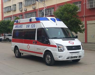 江铃2轴救护车