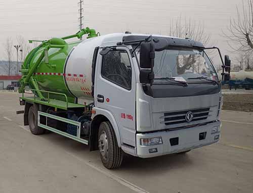 东风7.8方吸污车