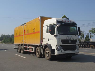 重汽4轴易燃液体厢式运输车