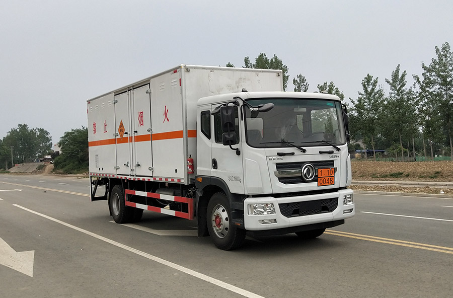 东风2轴爆破器材运输车