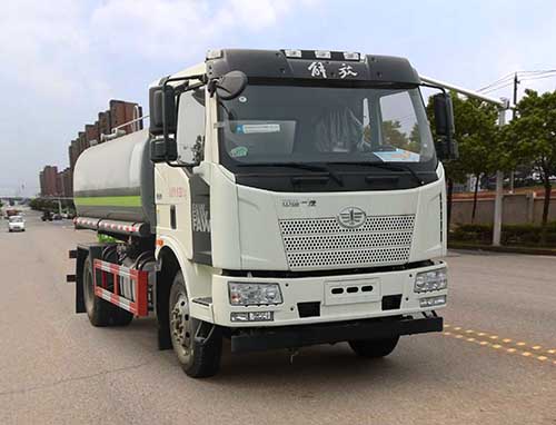 解放10.29方洒水车