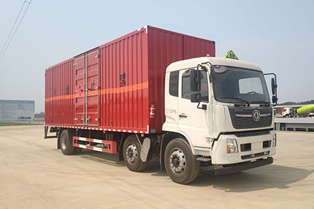 东风3轴易燃液体厢式运输车