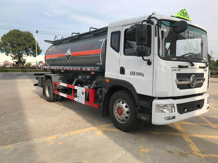 东风9.7方腐蚀性物品罐式运输车