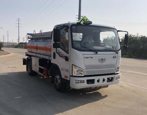 解放5.1方加油车